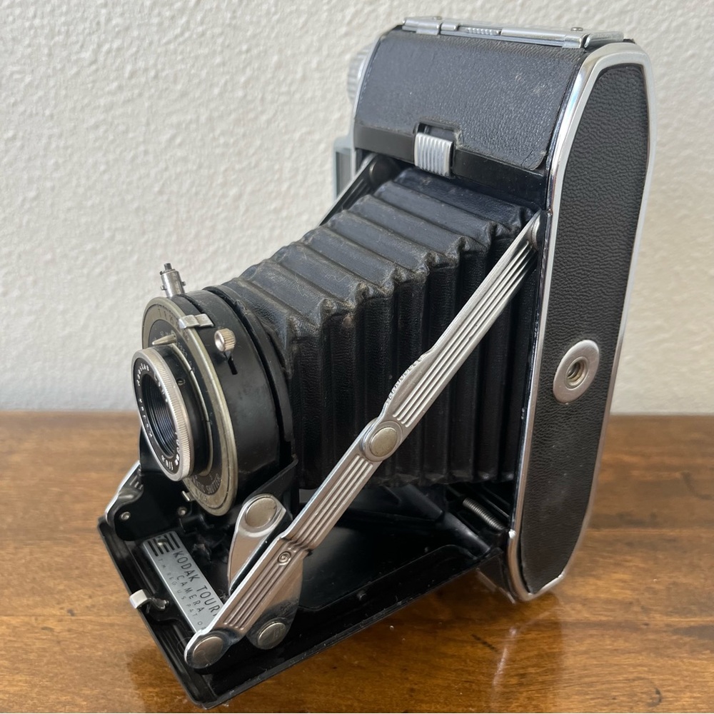 vintage Kodak Tourist Camera - Picture 7 of 10